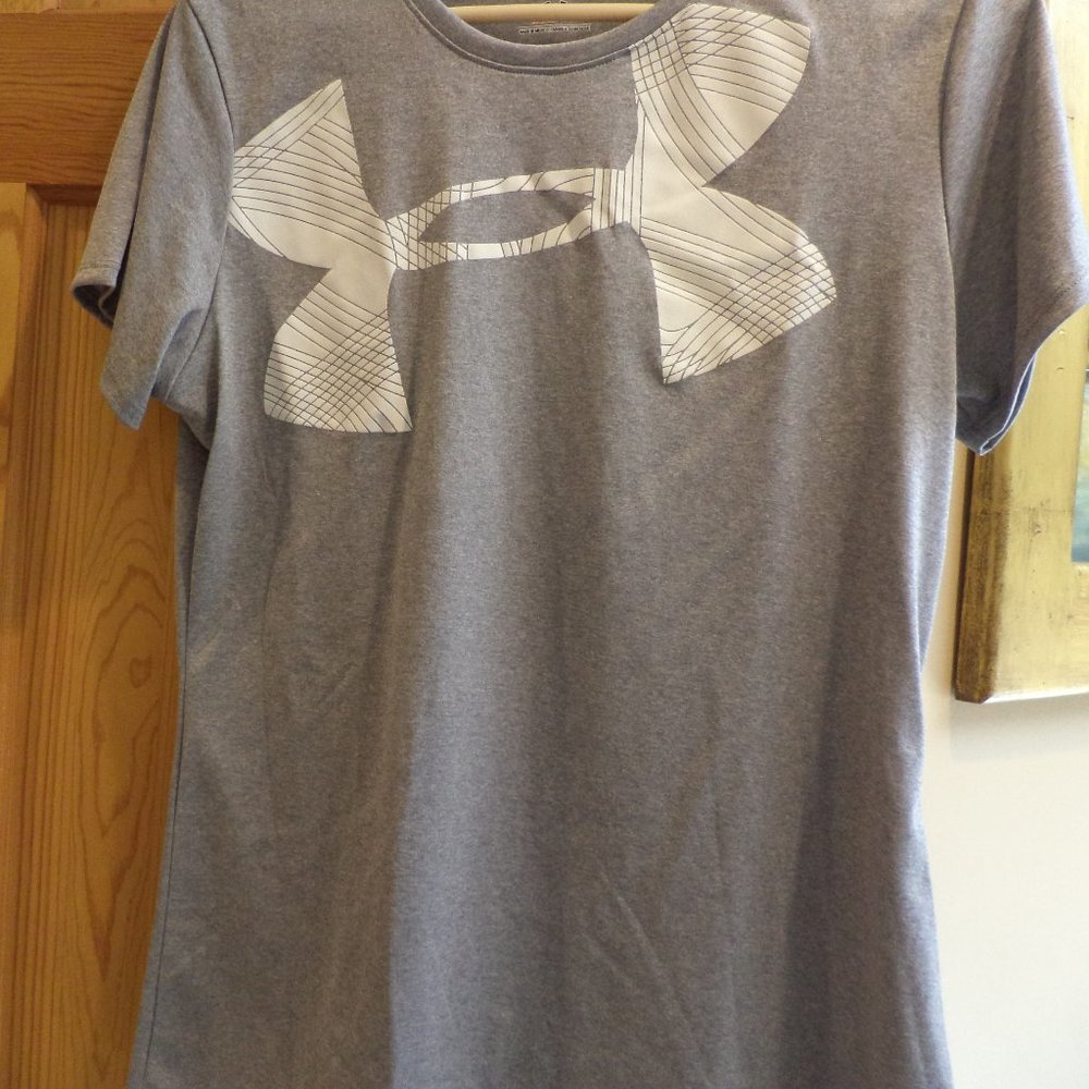 Women's Under Armour Heat Gear T-Shirt ~ RUN ~ 100% Polyester  Size: Medium